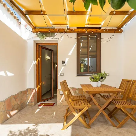 La Casa Dei Fiori D'arancio Holiday home *